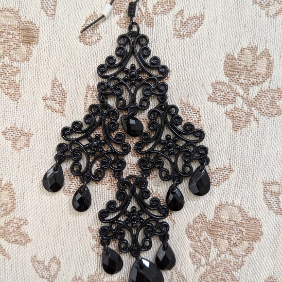 ⚡FREE W BUNDLE⚡ Earrings - Dramatic Black Danglers - Picture 4 of 5